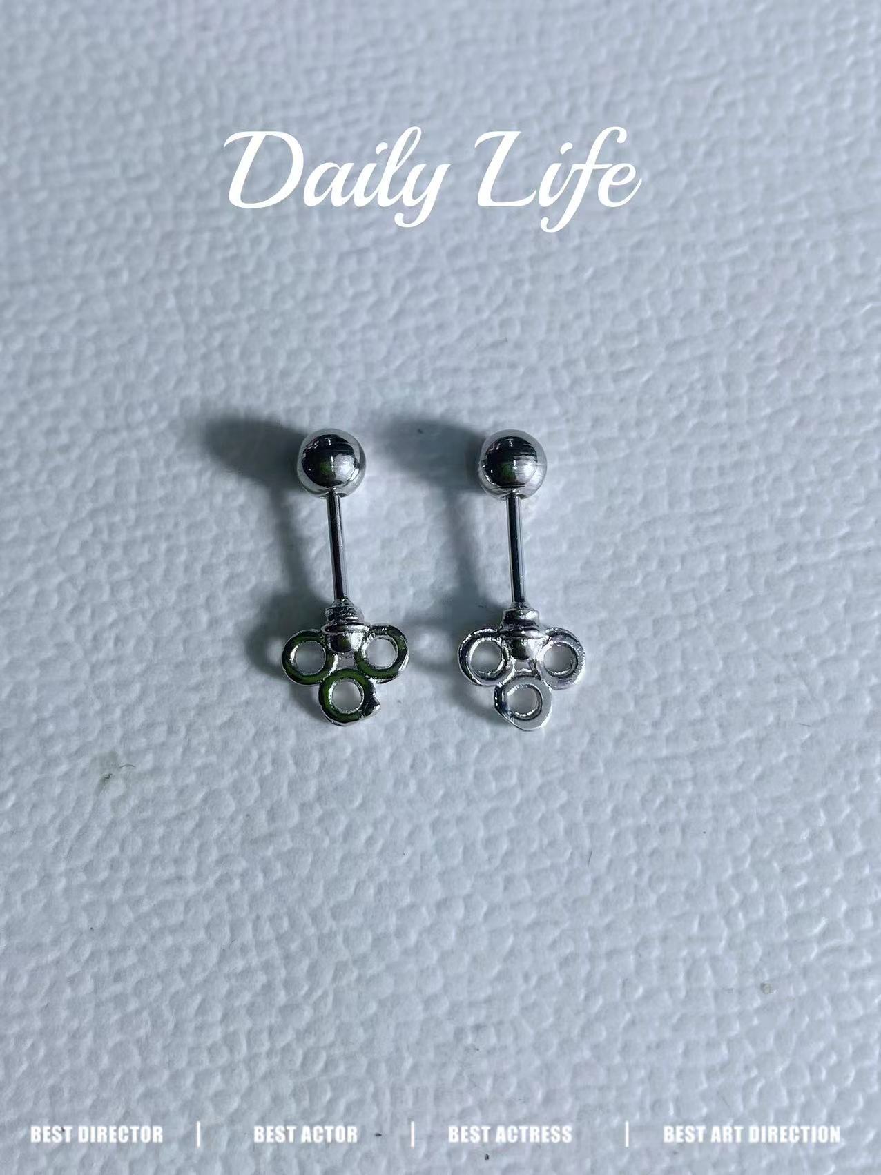 

Simple ins wind small stud earrings niche unique stud earrings