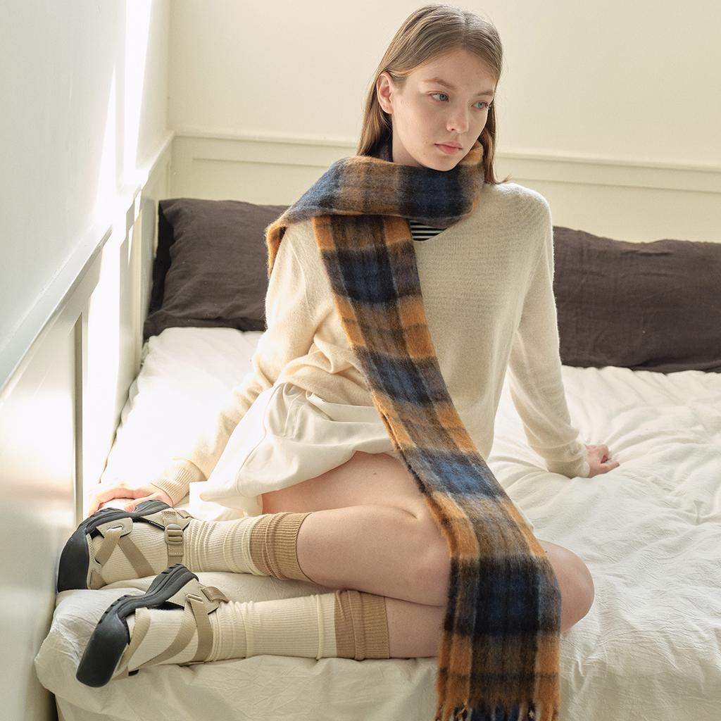 Wool Blended Classic British Plaid Scarf Women's Winter Soft Scarf New Style