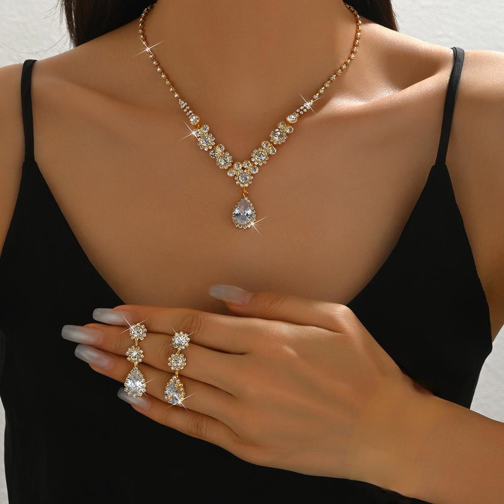 Ladies' Fashionable Design Necklace Earrings Jewelry Set Suitable for Weddings, Gatherings, Holidays, Gifts