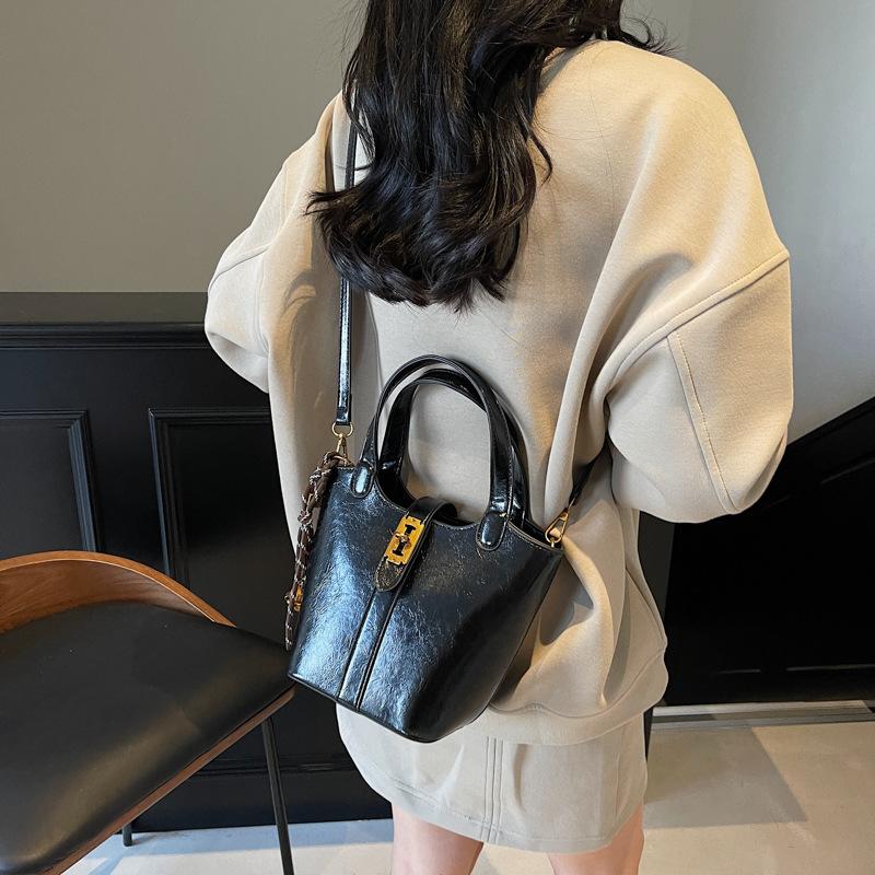Bucket bag women's 2025 autumn and winter new portable versatile single shoulder crossbody fashion trend