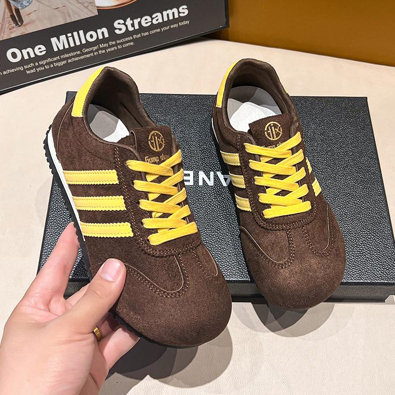 

2025 new autumn flat baseplate shoes women s training shoes fashion versatile casual sports shoes retro soft-soled running shoes 35 темно-коричневого