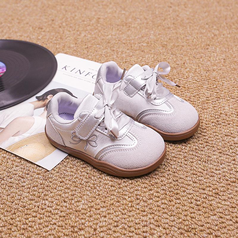 Mädchen Moralische Trainingsschuhe 2025 Frühling und Herbst neue Sportschuhe für Klassenkameraden Board-Schuhe Mädchenschuhe Weichsohlige Freizeitschuhe Babyschuhe