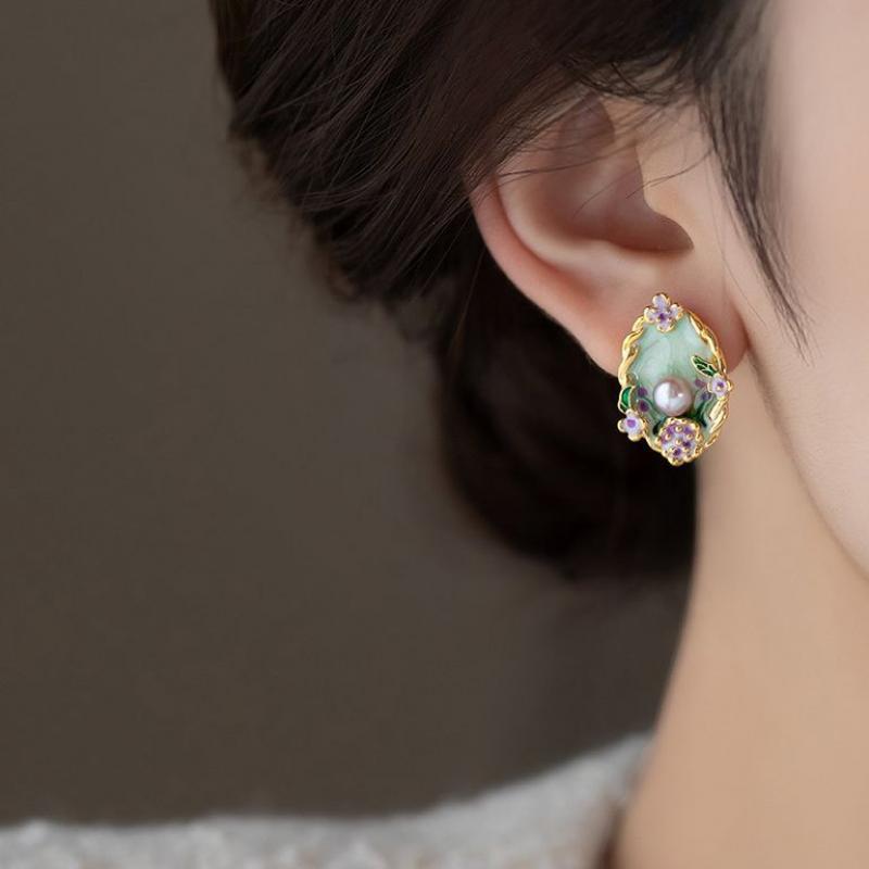 Vintage Oil Painting Flower Stud Earrings for Women Exquisite Metal Peach Blossom Earrings Jewelry Gifts Daily Fancy Accessories