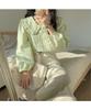 Damen Gelbes Milch Langarmshirt, Französischer Retro Puppenkragen, Schickes Frühling/Herbst Design, Süßer und Nischenstil.