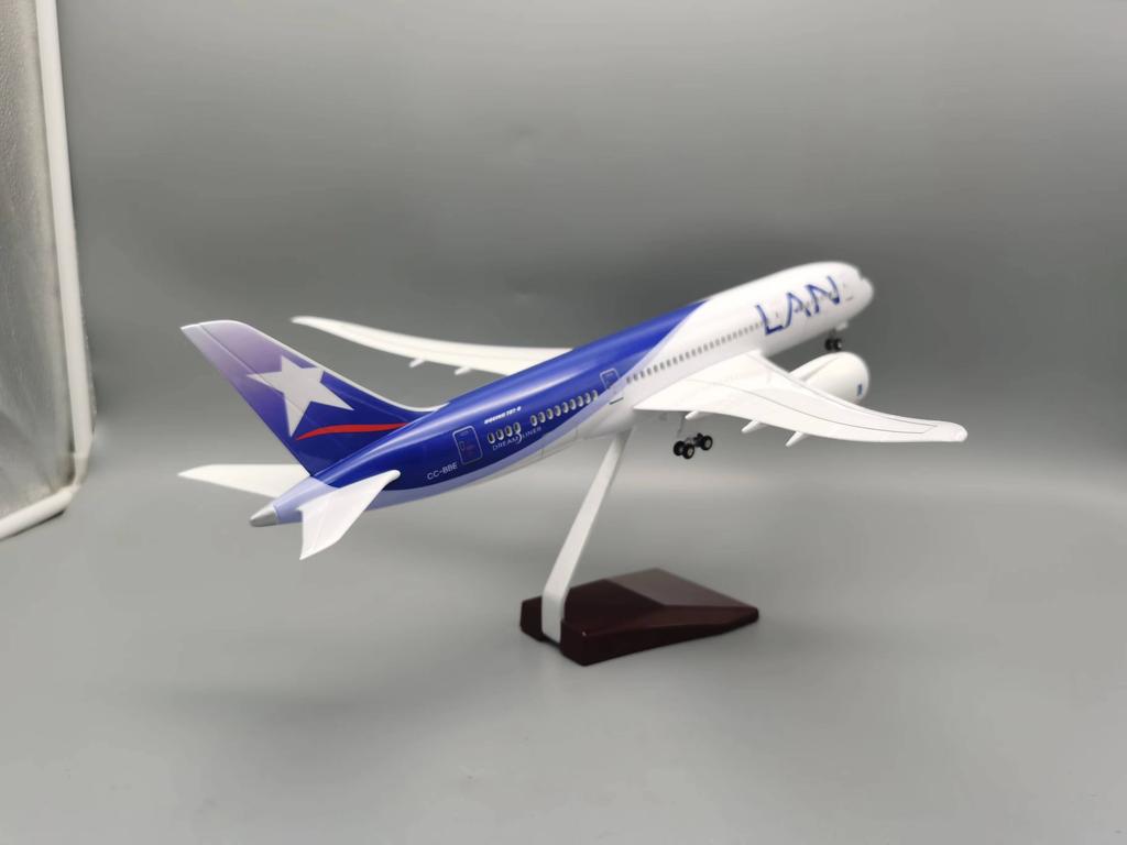 47CM B787 Chile Aircraft 787 Airlines Model w Light and Wheel Landing Gear Diecast Plastic Resin Plane Model Collected Gift By