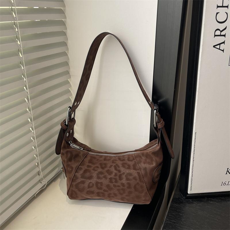 Street Style Bag For Women With Polyester Material And Large Capacity