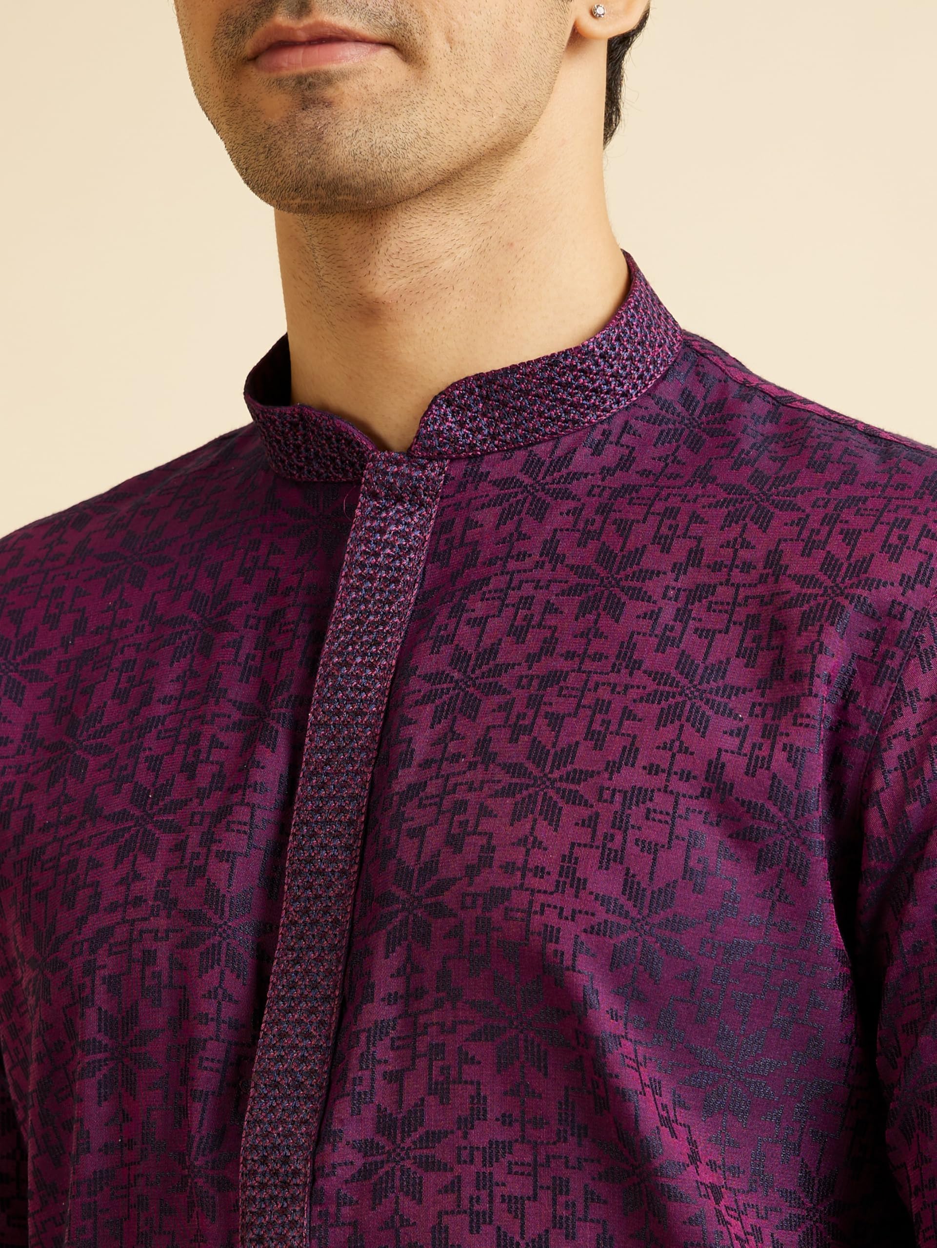 Manyavar Men s Viscose Blend Jacquard Embroidered Kurta Pyjama Set (Purple,XL) XL фиолетовый