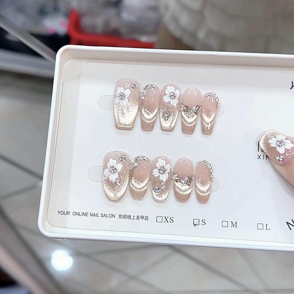 Pure Hand-made Phototherapy Wear Henna Petal Moon Shadow Cat Eye Style Reusable Nail Art Patch