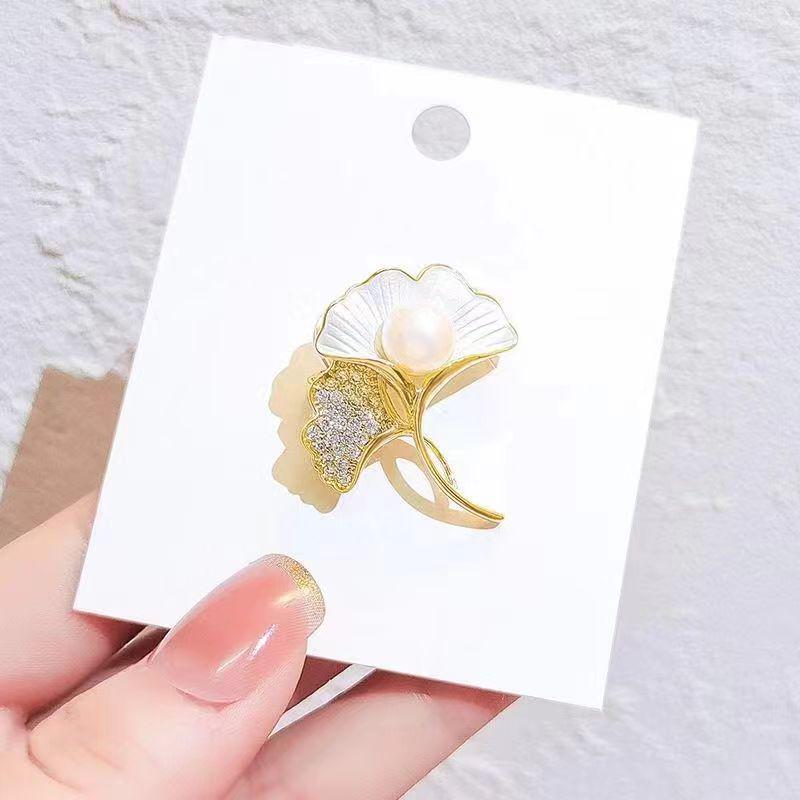 High-End Alloy Brooch with Pearl Imitation and Rhinestone Corsage Pin - Fashion Accessory