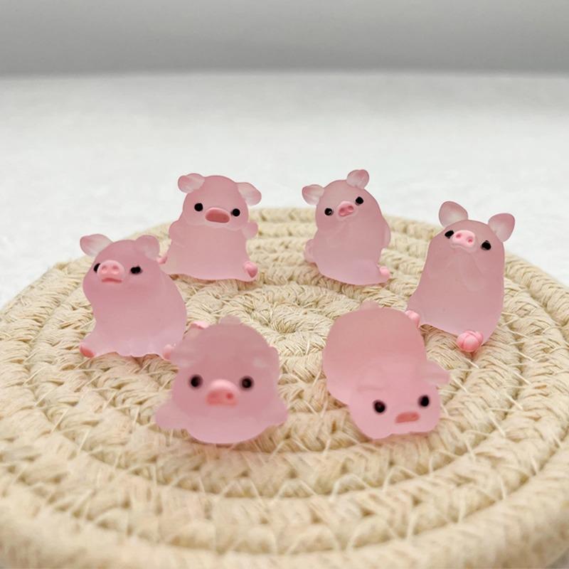 A Set Of Six Resin Cute Glow-In-The-Dark Piggy Ornament DIY Keychain Micro-Landscaping Accessories Home Desktop Car Decoration