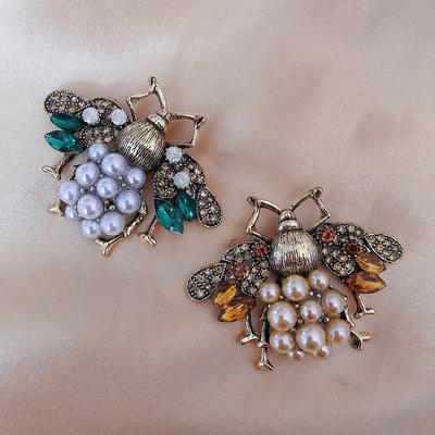 Vintage Fashion Xiaoxiangfeng Bee Brooch Medieval Diamond Insect Pin Women'S Coat Corsage Accessories