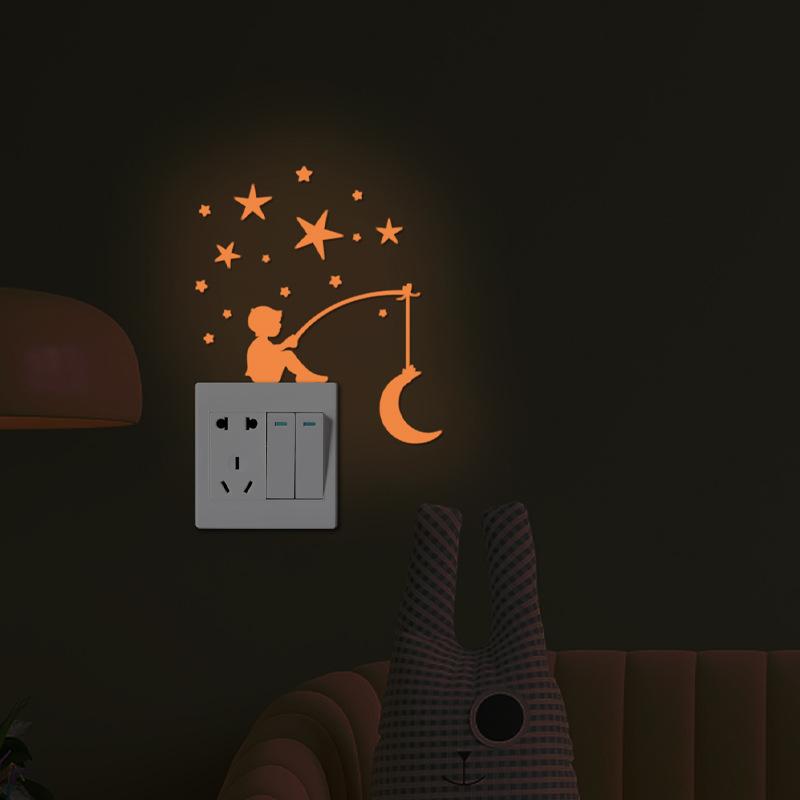 

Светящийся флуоресцентный мальчик рыбак луна мультфильм декоративный переключатель самоклеящаяся наклейка съемная розовый