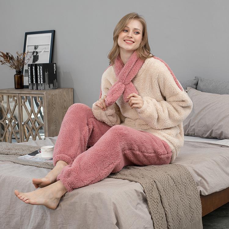 2024 Winter Plus Size Long Plush Women's Christmas Pajama Set - Loose Fit, European & American Style