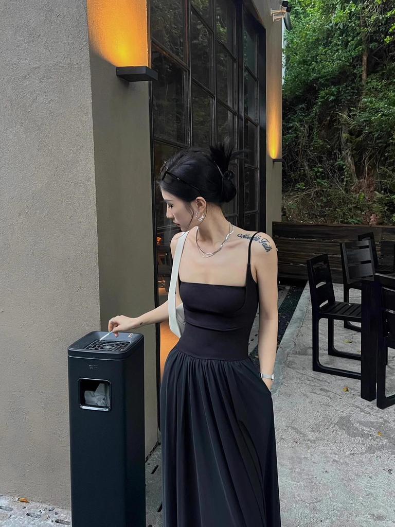Women's French Hepburn-Style Black Summer Suspender Dress: Elegant and Breezy for Seaside Vacations