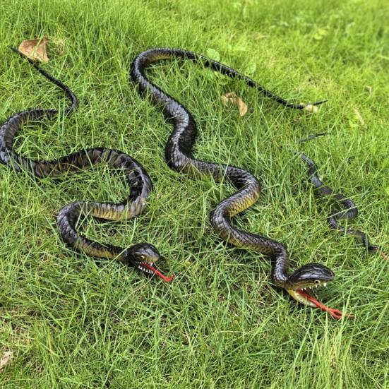 Yousheng Fake Snake Toy, Realistic Rubber Snake with Tongue Out, 17.7-39.4 Inch Lifelike Garden Decor, Bird Deterrent Stress Relief Prank Gift