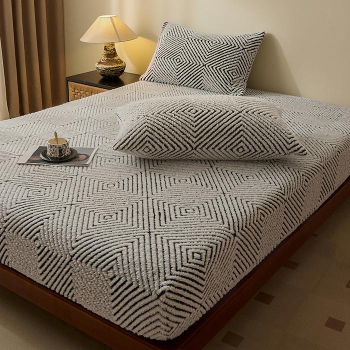 Soft Warm Mattress Cover with All Around Elastic Band Coral Fleece Mattress Cover Bed Linen Double Queen King Mattress Protector
