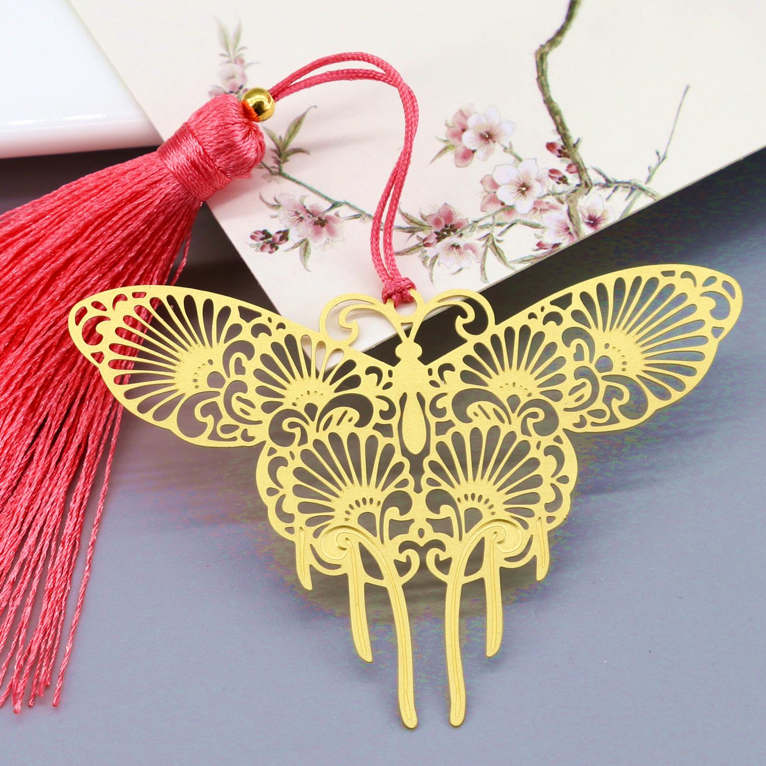 Butterfly Dance Brass Tassel Bookmark - Retro Chinese Style Literary Design