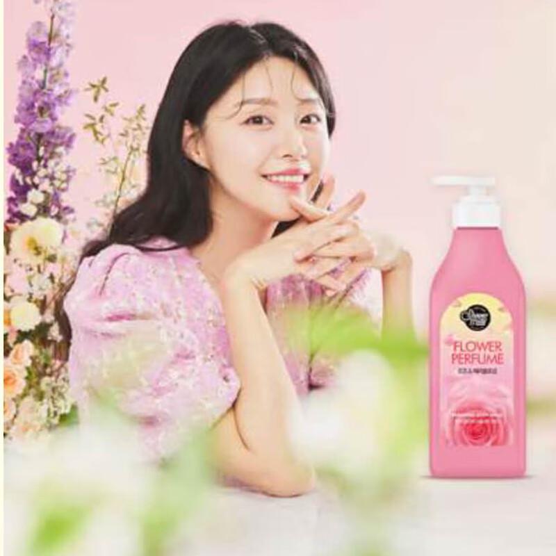 Feuchtigkeitsspendendes Duschgel für die 20er Jahre mit Rosen-Kirschblüten-Duft