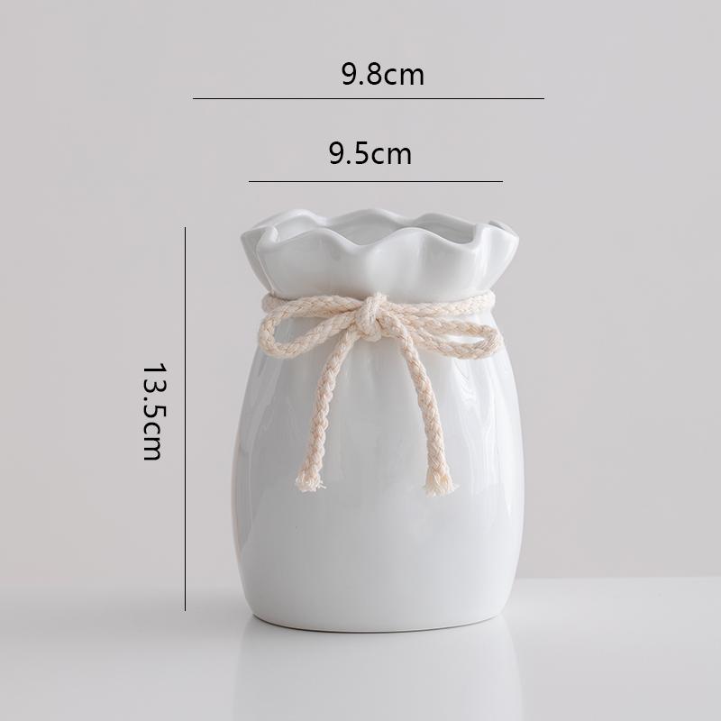 Nordic Minimalist Ceramic Flower Vase for Dried Flowers - Elegant Home Decor and Desktop Ornament.