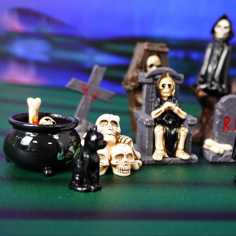 Halloween Skull Ornament Mummy Ghost Scary Desktop Decor Halloween Resin Miniatures Day of the Dead Kids Gift Micro Landscape