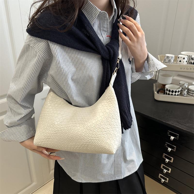 Retro Popular Fashion Woven Pattern Commuter Dumpling Bag 2025 New Portable Large Capacity Simple Niche Armpit Bag