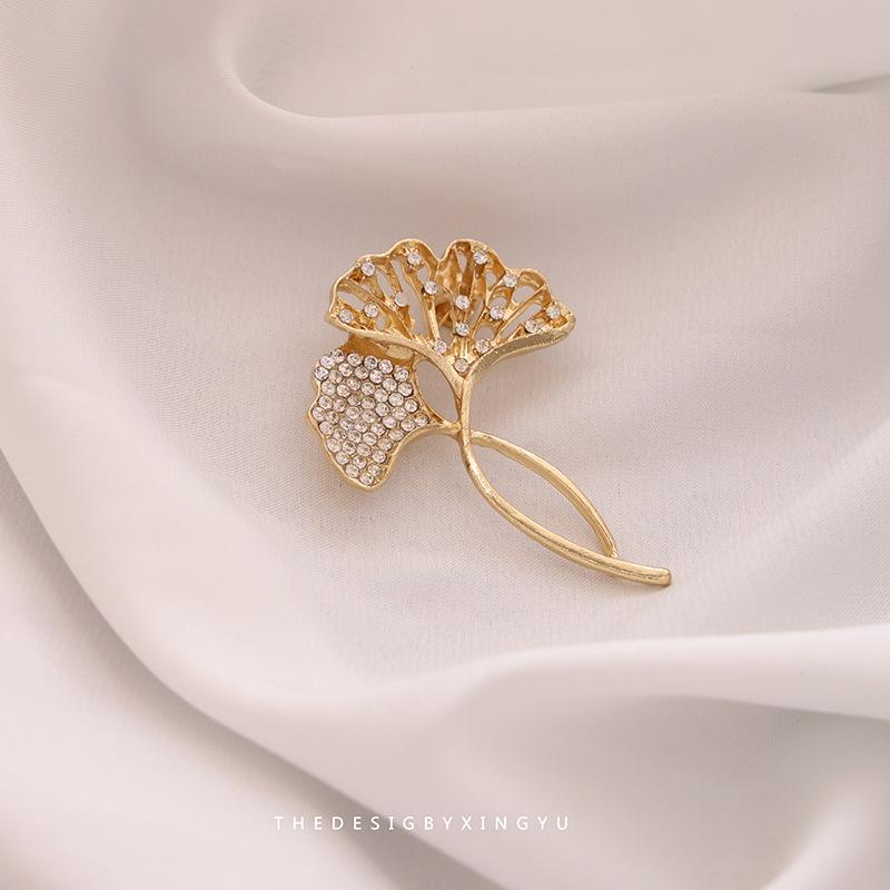 Broche Elegante de Pérola Dourada e Espiga de Trigo: Acessório Versátil e de Alta Qualidade para Mulheres