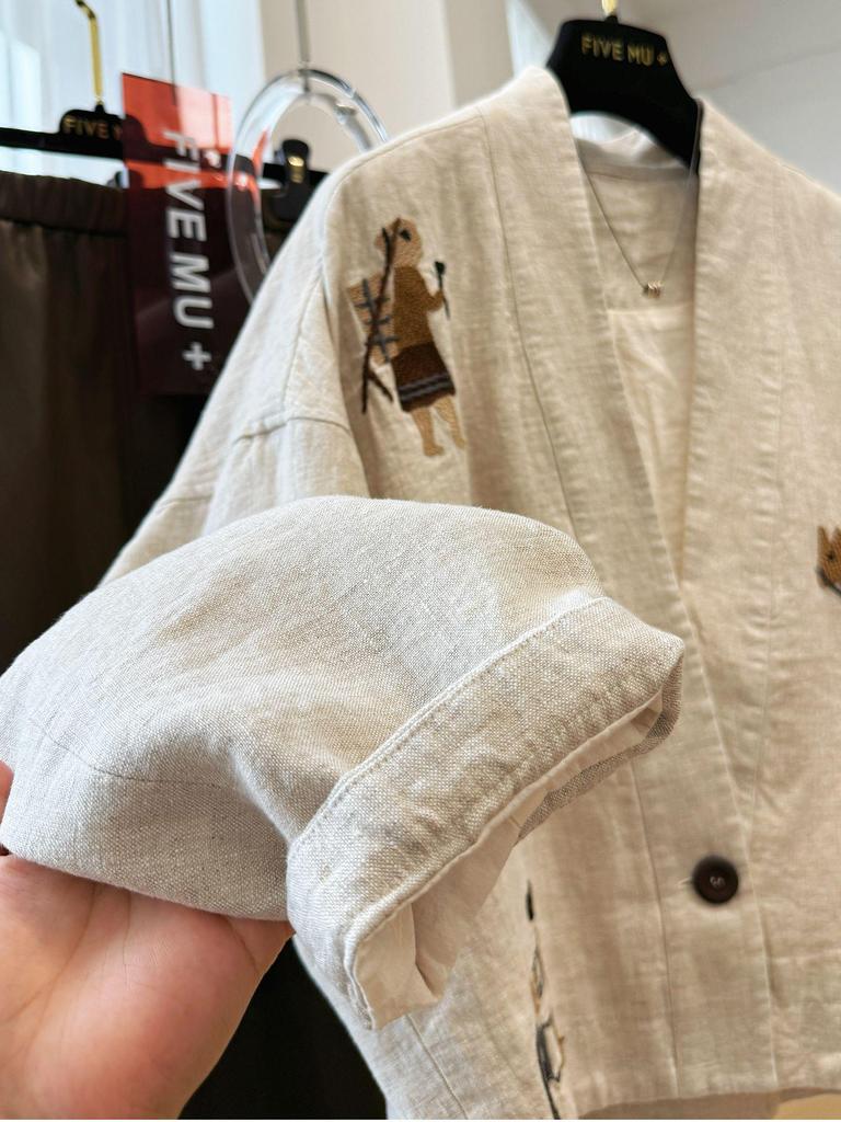 Herbstkollektion 2025: Exquisite bestickte V-Ausschnitt Retro Baumwollleinenjacke für Damen
