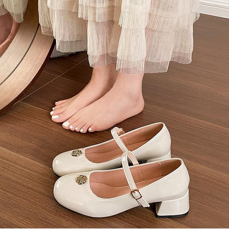 

Ретро маленький ароматный ветер светлый рот толстый каблук маленькие кожаные туфли женские 2025 новые весна и осень универсальные французские с круглым носком Мэри Джейн одинарные 39 бежевый