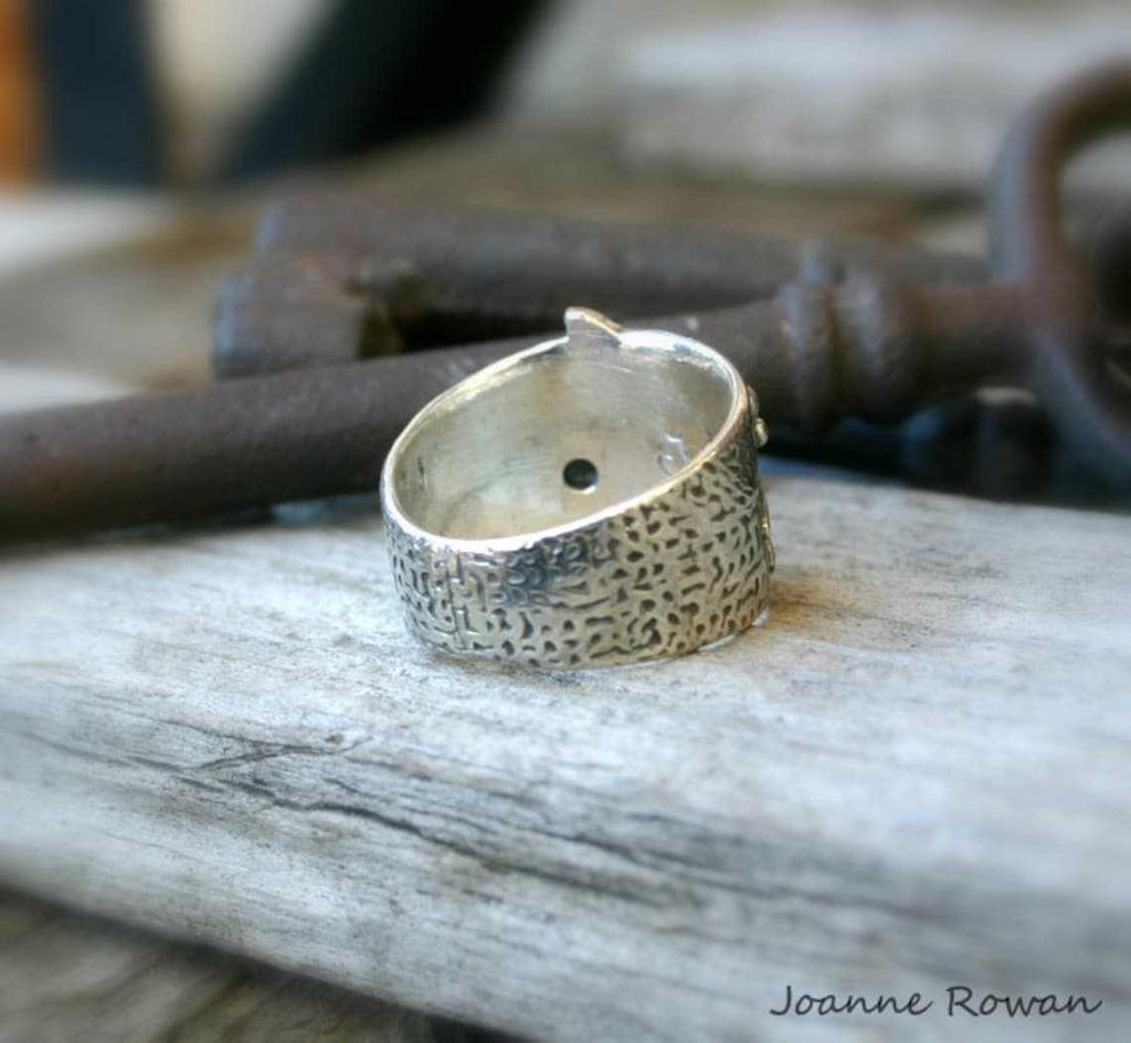 He Cheng Dragonfly Retro Style Texture Ring