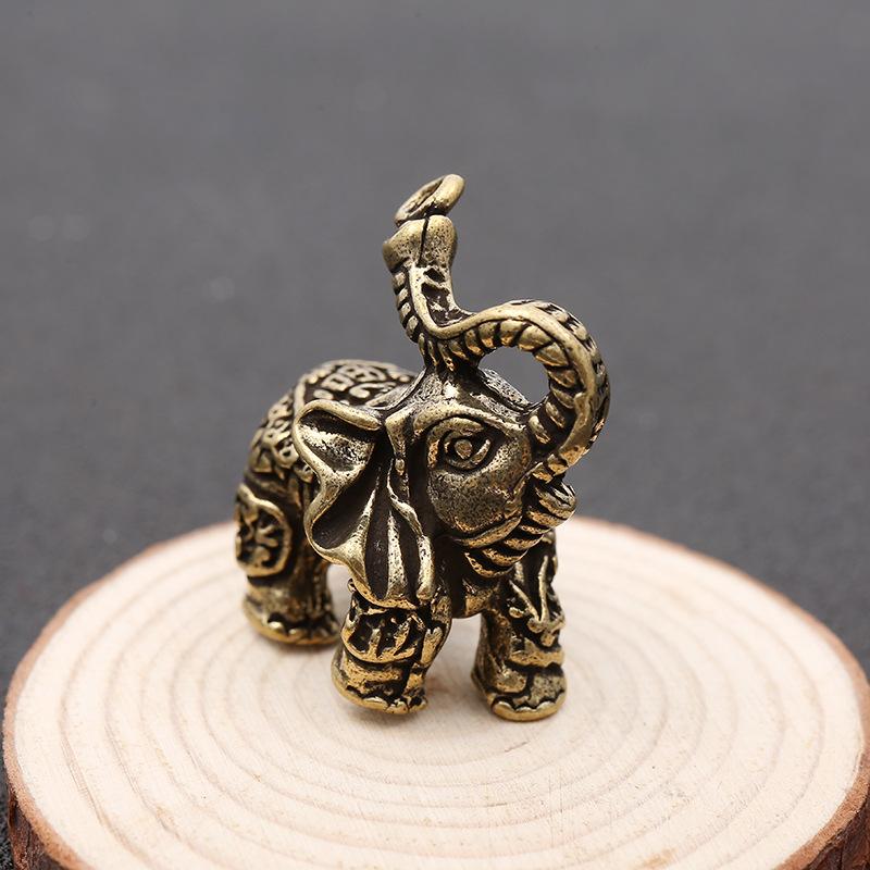Creative baby elephant ornament unisex auspicious little bronze elephant keychain retro antique handle pendant