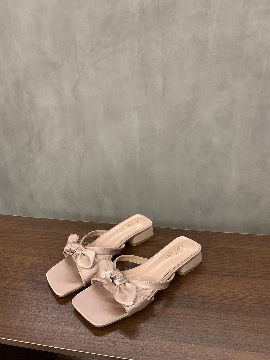 

Модные новые вечерние ветровые тапочки, женская летняя одежда 2025 года, новые феи, босоножки с бантом на толстом каблуке и юбкой, пляжная обувь 40 розовый
