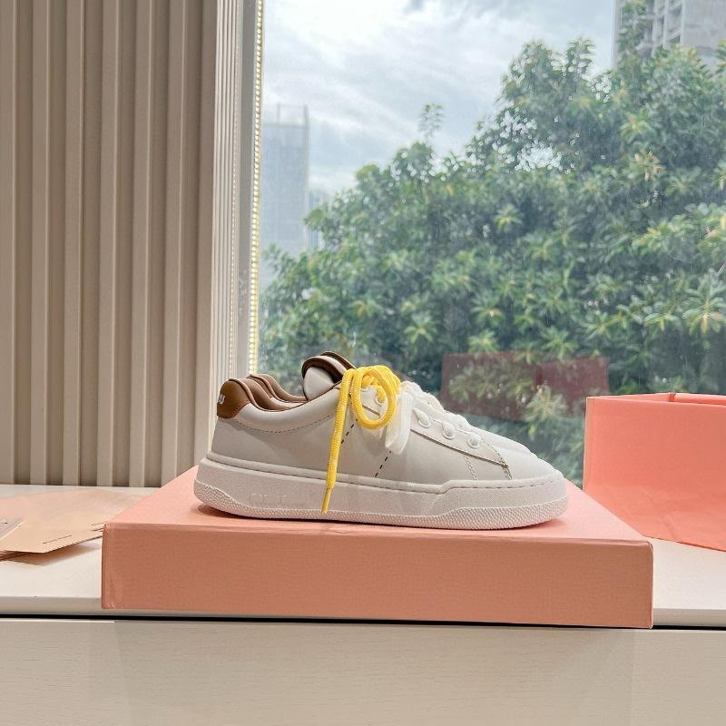 

Женские повседневные белые кроссовки осень/зима 2024 года: Европейская натуральная кожа с цветными ремешками 39