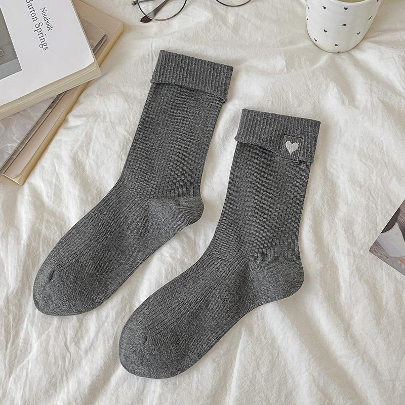 Female Spring and Autumn Love Embroidery Sweat Breathable Boneless In The Tube Pile Pile Cotton Socks