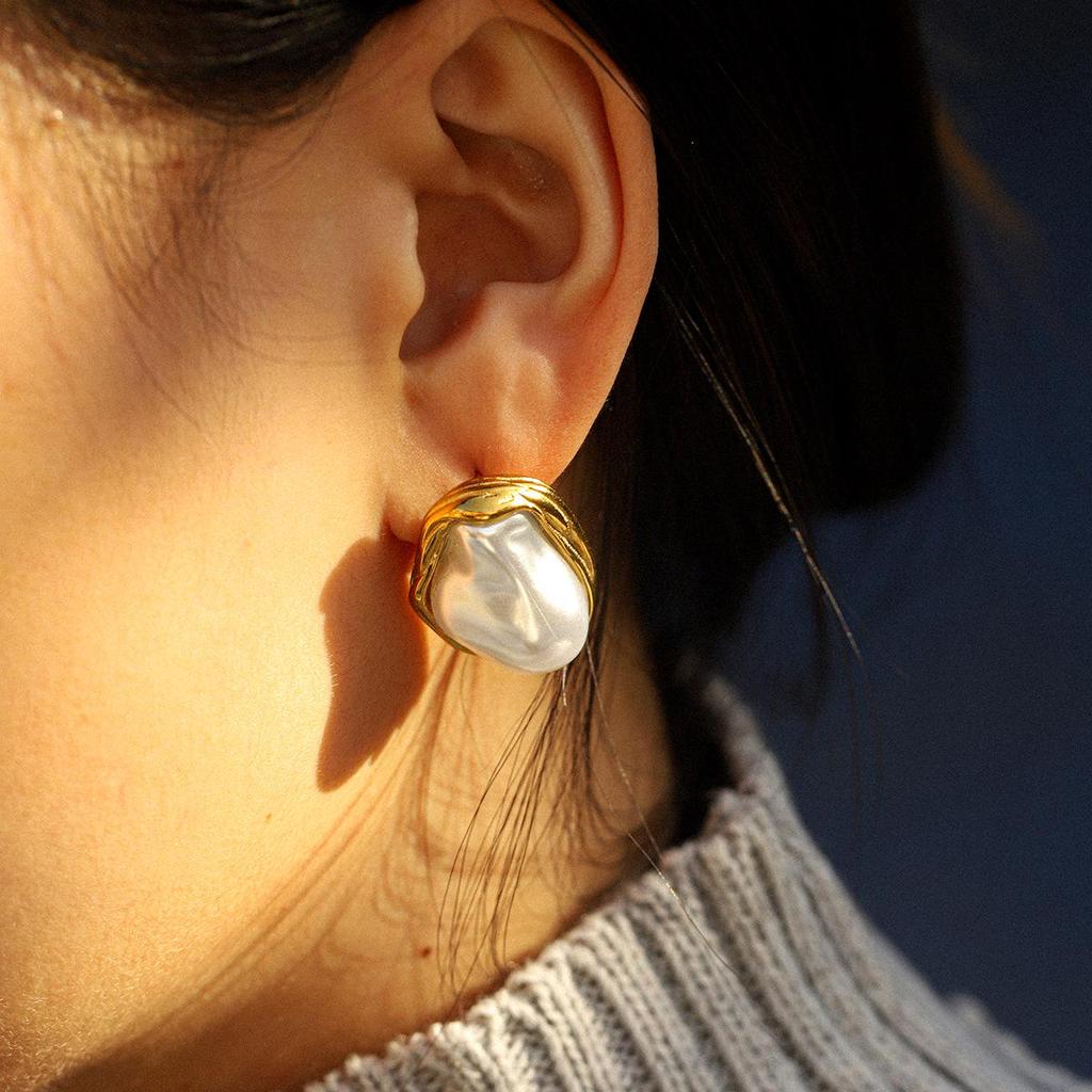 Retro Edelstahl 18k Gold Ohrringe: Nicht verblassende Titan-Ohrstecker, INS-Stil Leichter Luxusschmuck für Frauen