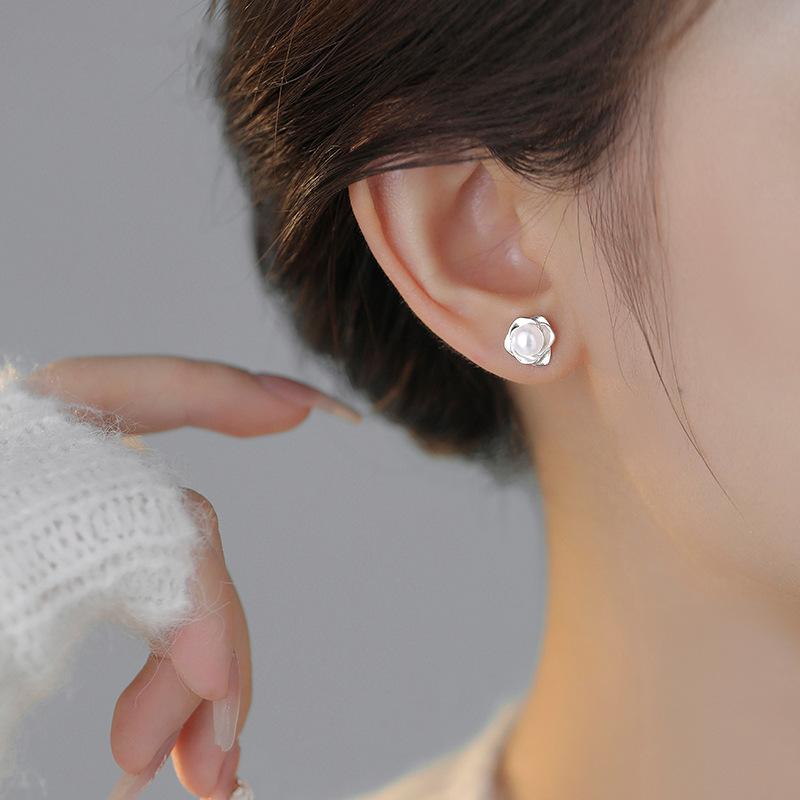 Rose Pearl Stud Earrings Women's Light Luxury High-end Earrings Fashion Temperament Versatile Ear Jewelry