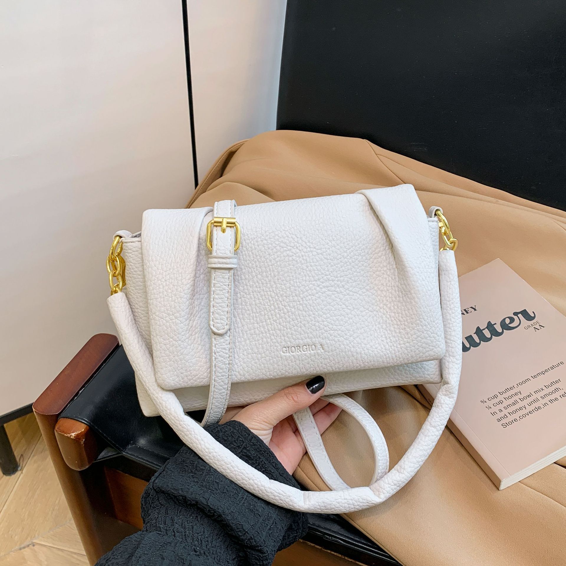 

Women s small square bag new trendy high-end fashion shoulder bag retro versatile messenger bag