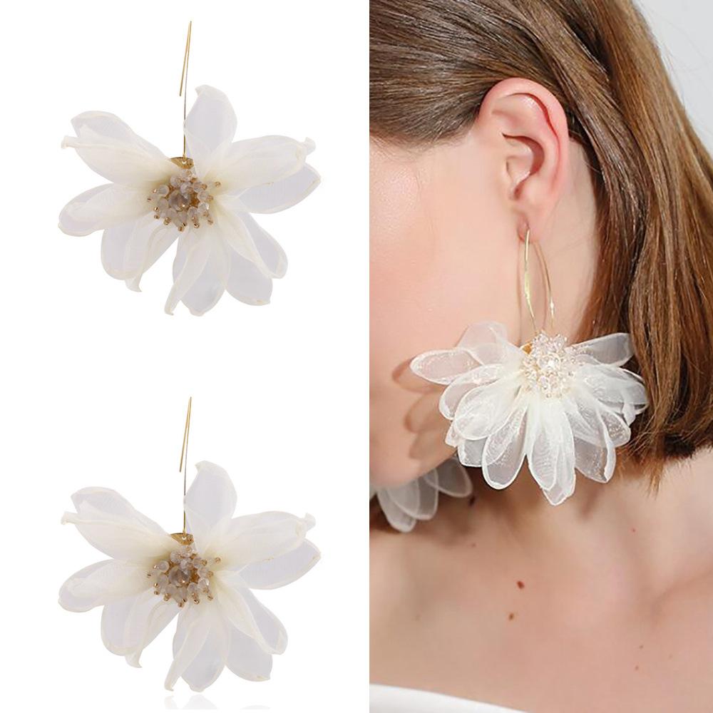 Holiday Wind Fairy Fabric Flower Earrings Mori Earrings Female Fashion Temperament Fresh Earrings.