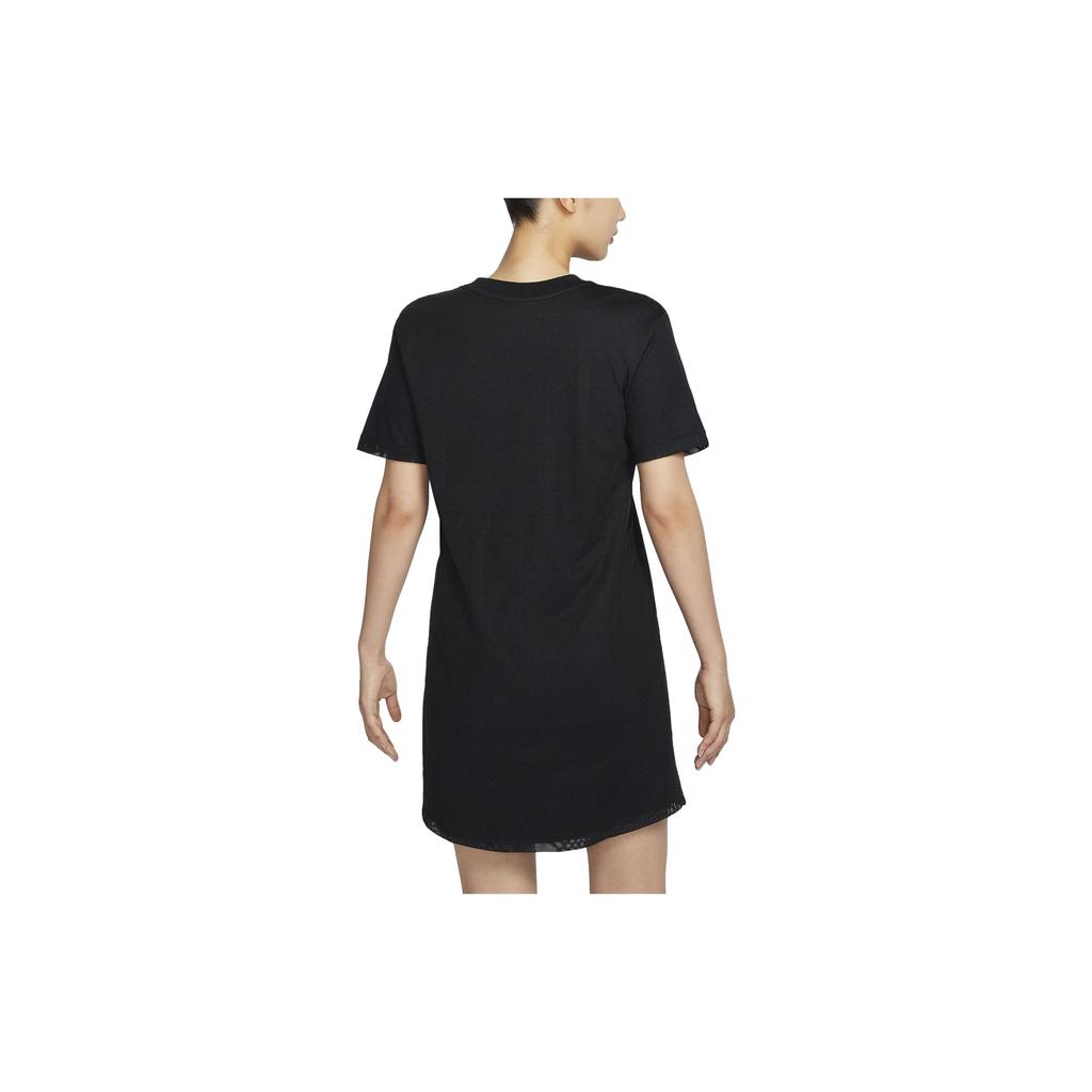 Nike T Shirts Women's Black Crew Neck Moderate Straight Fit FB8342-010