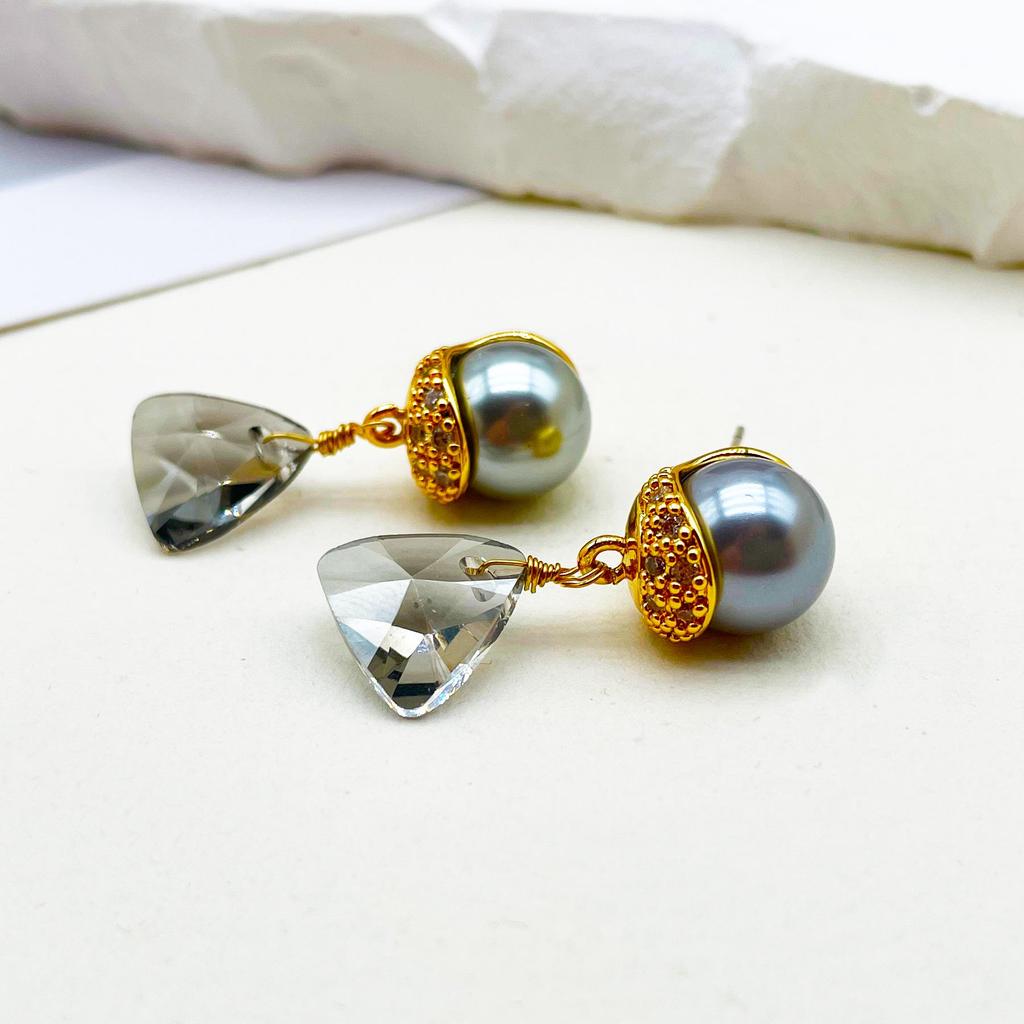 Elegant Pearl and Crystal Tassel Earrings - Exquisite Silver Needle Jewelry for Women