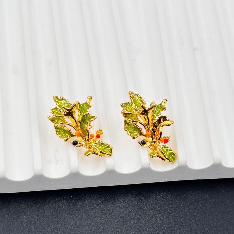 Designed Beautiful Woman Earrings Enamel Drip Glaze Fashion Leaf Stud Earrings