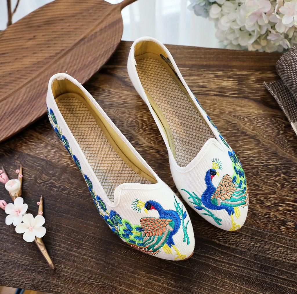 Pointed Shoes, Single Shoes, Sequined Peacock Embroidered Flowers, Ethnic Style Embroidered Cloth Shoes, Spring and Summer Low-heeled Women's Shoes
