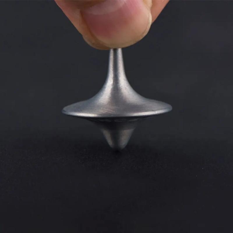 Creative Small Cyclone Resistance-free Finger Gyroscope with Thermal Gyroscope on Top of Metal Gyroscope