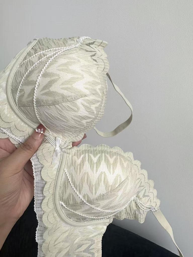 French pure lace sexy women without steel ring, double breasts, anti-sagging bra cover set burst