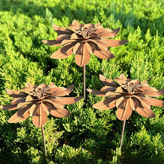 Vintage Iron Flower Plugin, Rustic Garden Decor with Realistic 3D Layered Petals, Weather-Resistant Metal Plant Stakes, for Yard, Lawn & Pots