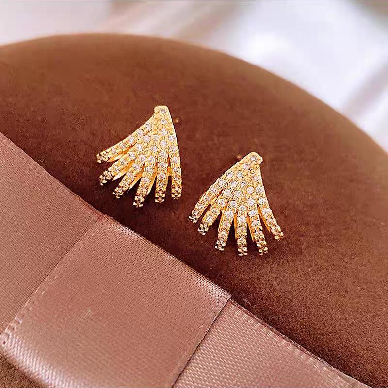 Light luxury high-end Hepburn style slightly inlaid zircon earrings, women's temperament versatile stud earrings, new popular earrings