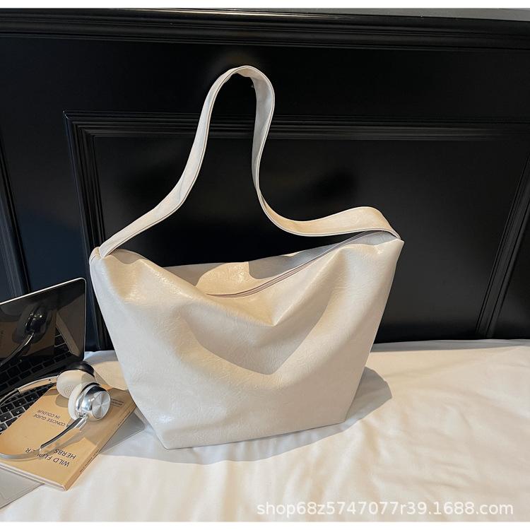 Korean large-capacity retro bag women's 2025 new fashion and popular shoulder bag versatile temperament messenger tote bag