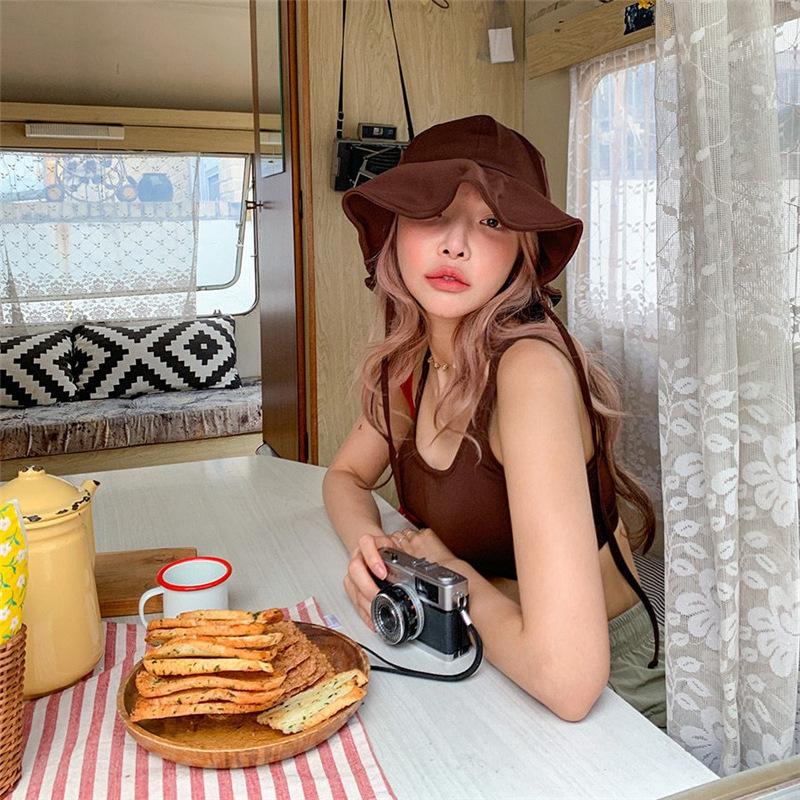 Moderní korejské jednobarevné bikiny s vysokým pasem