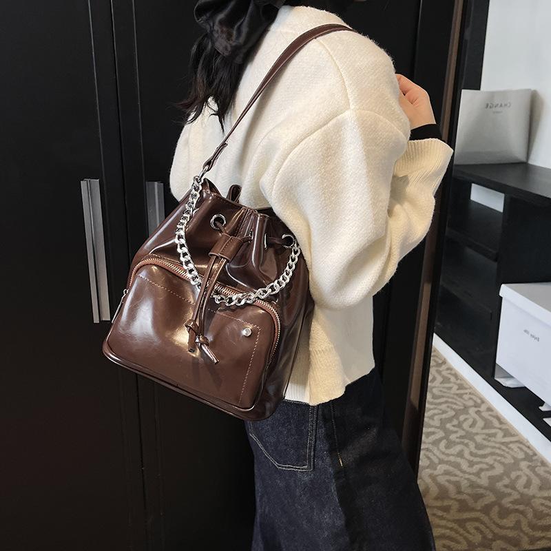Autumn and Winter New Large-capacity Shoulder Bag Commuting Leisure Simple Fashion Texture Bucket Chain Women's Bag