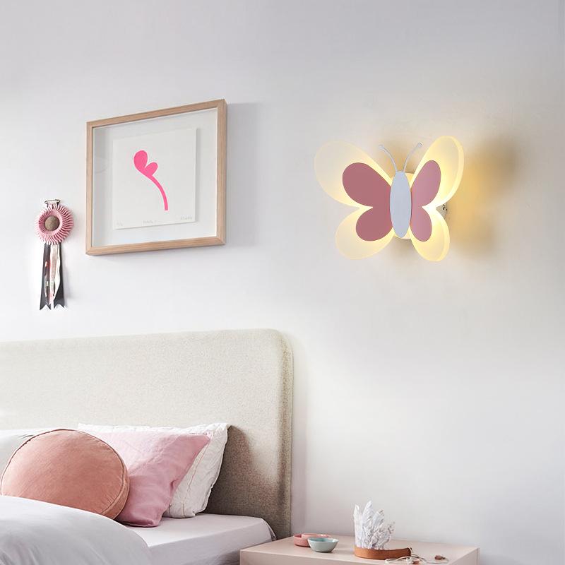 Nordische Schmetterlings-Wandleuchte: Luxuriöses Schlafzimmer-Nachttischlicht für eine romantische Hochzeitszimmerdekoration.