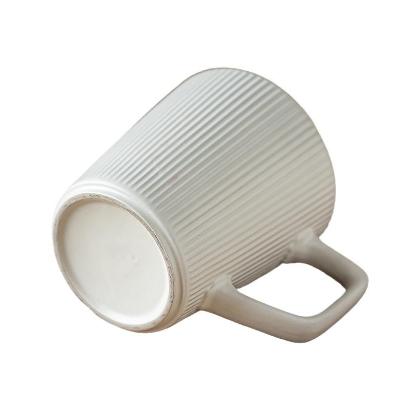Japanischer Becher im Retro-Stil mit Reliefstreifen, minimalistischer Wasserbecher für den Haushalt mit großem Fassungsvermögen